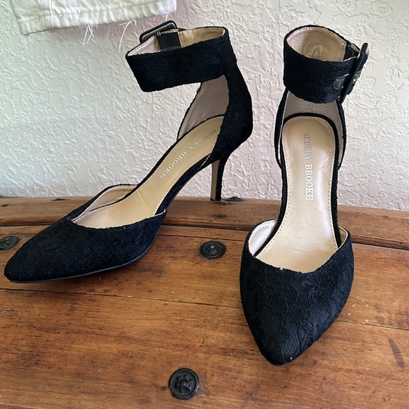 Audrey Brooke kitten heels size 6.5 | black lace - Picture 2 of 5
